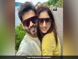 राहुल वैद्य ने पत्नी दिशा साथ शेयर कीं रोमांटिक तस्वीरें, केमिस्ट्री देख फैन्स ने की तारीफ  राहुल वैद्य ने पत्नी दिशा साथ शेयर कीं रोमांटिक तस्वीरें, केमिस्ट्री देख फैन्स ने की तारीफ