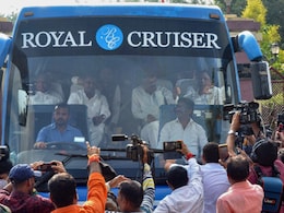 खरीद-फरोख्त की आशंका के बीच झारखंड के सत्तासीन गठबंधन के विधायकों को ले जाया गया रायपुर खरीद-फरोख्त की आशंका के बीच झारखंड के सत्तासीन गठबंधन के विधायकों को ले जाया गया रायपुर