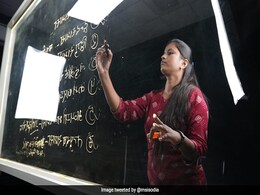 अरविंद केजरीवाल ने देश के पहले वर्चुअल स्कूल की शुरुआत की अरविंद केजरीवाल ने देश के पहले वर्चुअल स्कूल की शुरुआत की