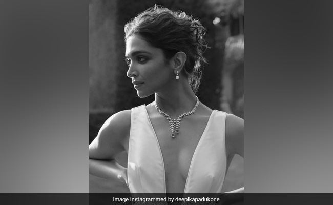 On Deepika Padukone's "How It Started Vs How It's Going" Post, Ranveer Singh Left This Comment