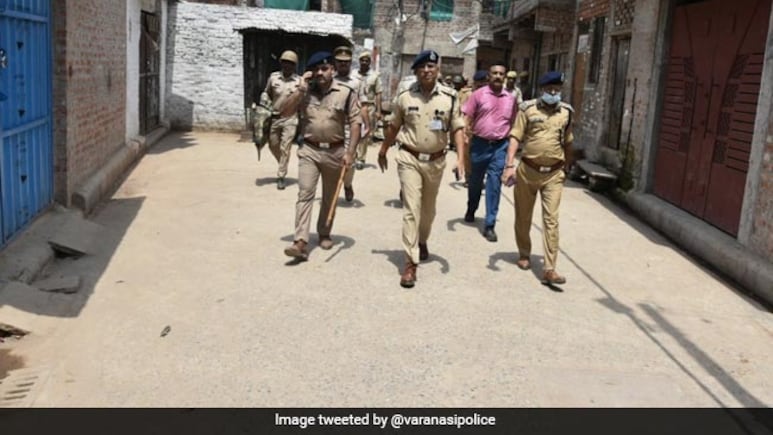 राह चलते छेड़ रहा था लड़की, पहले लड़की ने सबक सिखाया, फिर पुलिस ने