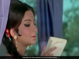 ‘आराधना’ के ‘मेरे सपनों की रानी गाने’ में शर्मिला टैगोर के हाथ में थी कौन सी किताब, बताया तो कहलाएंगे उस्ताद ‘आराधना’ के ‘मेरे सपनों की रानी गाने’ में शर्मिला टैगोर के हाथ में थी कौन सी किताब, बताया तो कहलाएंगे उस्ताद