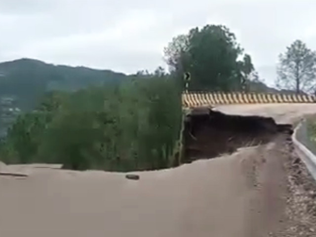 Watch: Massive Portion Of Flyover Falls Off On Shimla-Kalka Highway
