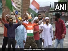 VIDEO: आजादी की वर्षगांठ पर जश्न, श्रीनगर के लाल चौक पर 'वंदे मातरम्' का उद्घोष कर लोगों ने लहराया तिरंगा VIDEO: आजादी की वर्षगांठ पर जश्न, श्रीनगर के लाल चौक पर 'वंदे मातरम्' का उद्घोष कर लोगों ने लहराया तिरंगा