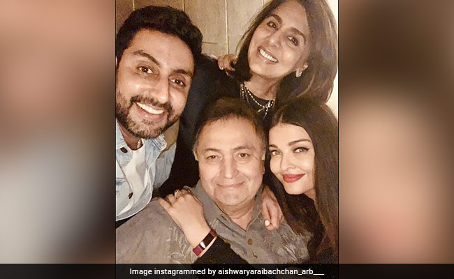 नीतू कपूर के साथ वायरल हुई अभिषेक बच्चन की फोटो, ऋषि कपूर को गले लगाए नजर आईं ऐश्वर्या