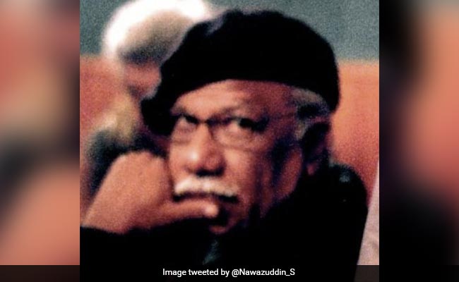 Nawazuddin Siddiqui, Anupam Kher Pay Tribute To Their Teacher Hemendra Bhatia