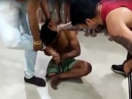 शर्मनाक : ओडिशा में युवक को दूसरे शख्स का पैर चाटने के लिए किया गया मजबूर, Video वायरल शर्मनाक : ओडिशा में युवक को दूसरे शख्स का पैर चाटने के लिए किया गया मजबूर, Video वायरल