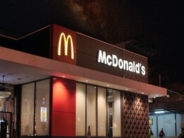 शख्स को McDonald में अपने ऑर्डर के साथ मिले 4 लाख रुपए, फिर उसने जो किया, शायद ही कोई करेगा शख्स को McDonald में अपने ऑर्डर के साथ मिले 4 लाख रुपए, फिर उसने जो किया, शायद ही कोई करेगा