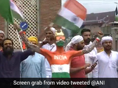 VIDEO: आजादी की वर्षगांठ पर जश्&zwj;न, श्रीनगर के लाल चौक पर 'वंदे मातरम्' का उद्घोष कर लोगों ने लहराया तिरंगा