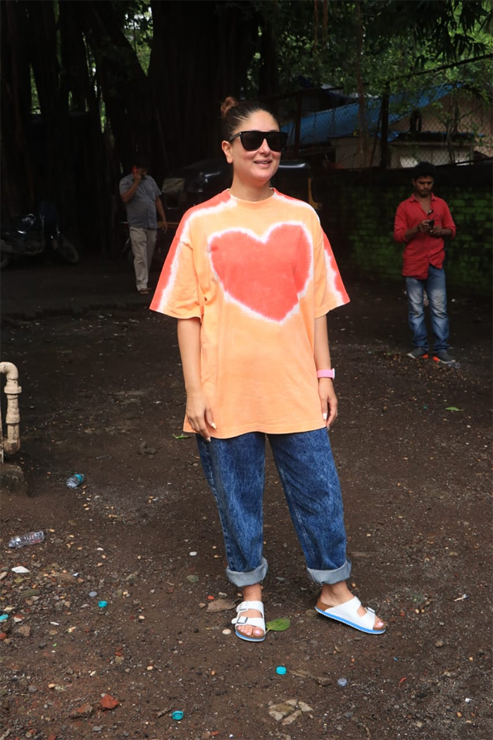 महबूब स्टूडियो ऐसे ड्रेस पहन पहुंच गई करना कपूर, लोग अब कर रहे हैं ट्रोल