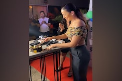 Gauahar Khan Celebrates Her Birthday With Shutterbugs Gauahar Khan Celebrates Her Birthday With Shutterbugs