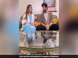 अक्षरा के साथ भोजपुरी में बात कर सोशल मीडिया पर छा गए विजय देवरकोंडा, फैंस ने बोला- गर्दा उड़ा दिया...देखें Video अक्षरा के साथ भोजपुरी में बात कर सोशल मीडिया पर छा गए विजय देवरकोंडा, फैंस ने बोला- गर्दा उड़ा दिया...देखें Video