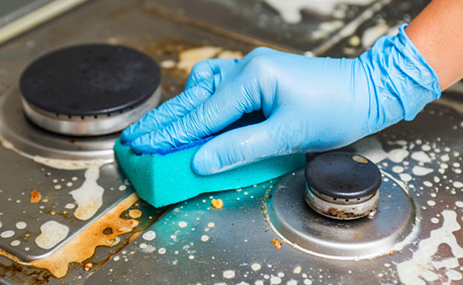 घर की ही चीजों से चमक जाएगा आपका किचन, ये Cleaning Hacks दूर करेंगे कोने-कोने की गंदगी