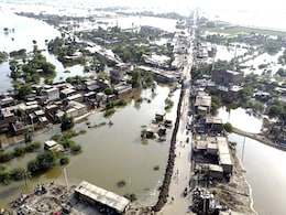 पाकिस्तान में इतिहास की सबसे भयकंर बाढ़ का कहर, देश का एक तिहाई हिस्सा पानी में डूबा पाकिस्तान में इतिहास की सबसे भयकंर बाढ़ का कहर, देश का एक तिहाई हिस्सा पानी में डूबा