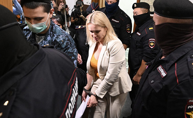 Russian Court Orders House Arrest For Journalist For Anti-Vladimir Putin Protest