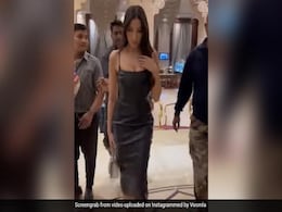 VIDEO: ब्लैक लेदर ड्रेस में नोरा फतेही का स्टनिंग लुक देख फैन्स हुए घायल, बोले- बॉलीवुड की ग्लैमर क्वीन VIDEO: ब्लैक लेदर ड्रेस में नोरा फतेही का स्टनिंग लुक देख फैन्स हुए घायल, बोले- बॉलीवुड की ग्लैमर क्वीन