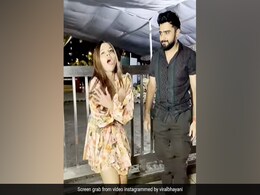 बॉयफ्रेंड आदिल को कुछ इस तरह डांस स्टेप सिखाती नजर आईं राखी सावंत, फैन्स बोले- ये लड़की है या आफत...देखें Video बॉयफ्रेंड आदिल को कुछ इस तरह डांस स्टेप सिखाती नजर आईं राखी सावंत, फैन्स बोले- ये लड़की है या आफत...देखें Video