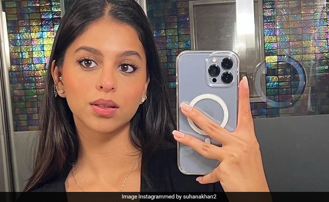 Suhana Khan's Makeup Game, Mirror Selfie Skills, Basically Everything Is On Fleek