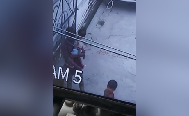 दिल्ली में दो बच्चों को अपहरण के बाद पुलिस ने खोजा निकाला, आरोपी गिरफ्तार दिल्ली में दो बच्चों को अपहरण के बाद पुलिस ने खोजा निकाला, आरोपी गिरफ्तार