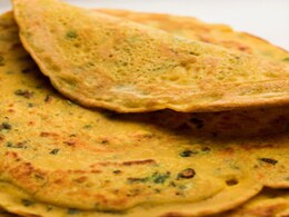 Watch: Give A Tasty Spin To Classic Chilla With This Paneer Palak Chilla