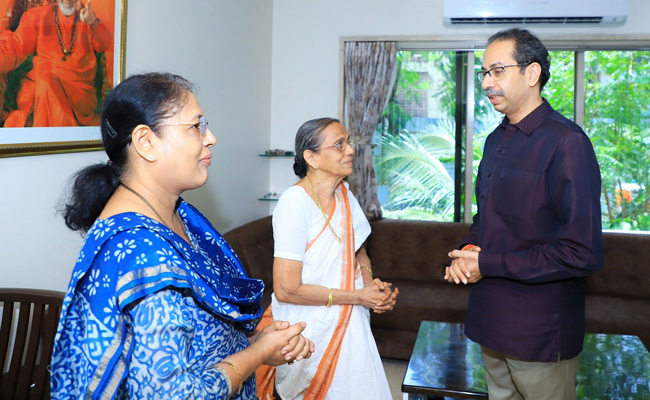 Live Updates: जमीन घोटाले में शिवसेना सांसद संजय राउत और उनके परिवार को 1 करोड़ 6 लाख का लाभ मिला