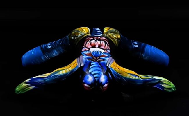 इस पेंटिंग में छिपा है एक ख़ास टैलेंटेड शख्स, पता लगाने के लिए देखना पड़ेगा ये वायरल वीडियो