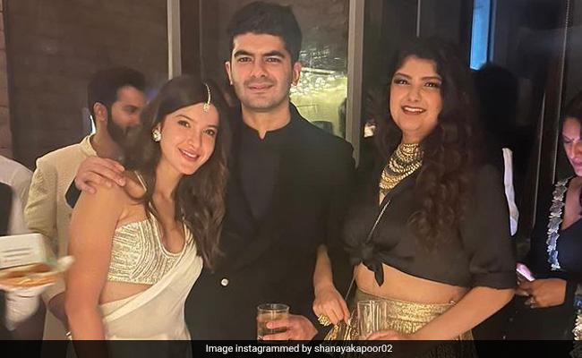Shanaya Kapoor Shares Pics With "Besties" And It's Not Ananya Panday And Suhana Khan