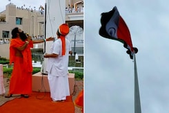 योग गुरु रामदेव ने हरिद्वार में फहराया 100 फीट ऊंचा राष्ट्रीय ध्वज योग गुरु रामदेव ने हरिद्वार में फहराया 100 फीट ऊंचा राष्ट्रीय ध्वज