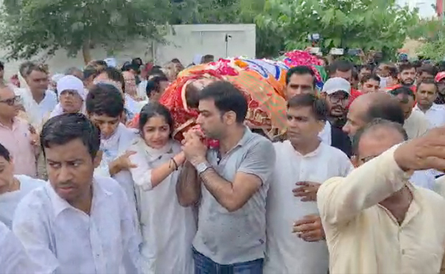 Video: BJP's Sonali Phogat's Tearful Daughter Shoulders Bier At Last Rites