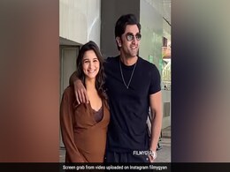 Video: रणबीर कपूर के साथ स्पॉट हुईं आलिया भट्ट, नजर आया बेबी बंप तो फैन्स बोले- सो क्यूट Video: रणबीर कपूर के साथ स्पॉट हुईं आलिया भट्ट, नजर आया बेबी बंप तो फैन्स बोले- सो क्यूट