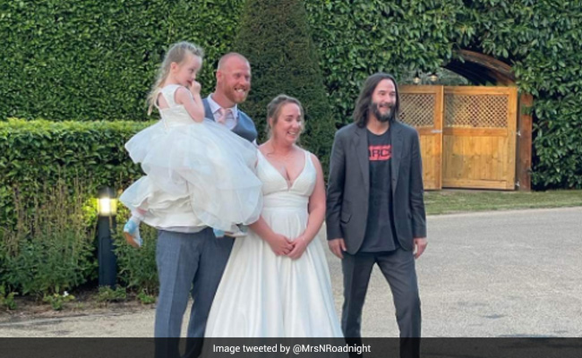 Keanu Reeves Surprises British Couple On Their Wedding Day