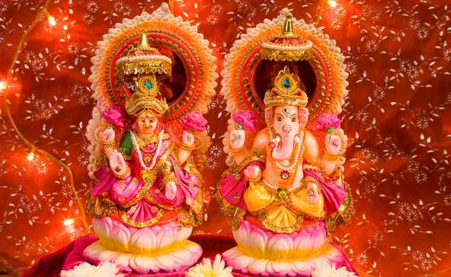 Vastu Tips How To Place Ganesh Lakshmi Idol In The Worship Temple ...