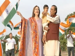 Happy Independence Day: अंबानी परिवार ने मनाया 75वां स्वतंत्रता दिवस, मुकेश अंबानी के साथ झंडा लहराती दिखीं नीता अंबानी Happy Independence Day: अंबानी परिवार ने मनाया 75वां स्वतंत्रता दिवस, मुकेश अंबानी के साथ झंडा लहराती दिखीं नीता अंबानी