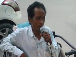 व्हीलचेयर पर बैठकर गा रहे शख्स का गाना वायरल, इस अंदाज में गाया किशोर कुमार का गाना, लोग बोले- आपको सलाम है व्हीलचेयर पर बैठकर गा रहे शख्स का गाना वायरल, इस अंदाज में गाया किशोर कुमार का गाना, लोग बोले- आपको सलाम है