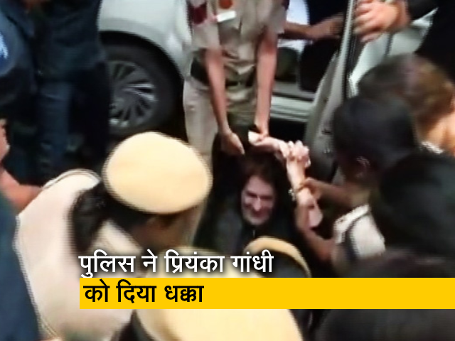 कैसे धक्का देकर प्रियंका गांधी को दिल्ली पुलिस ने हिरासत में लिया? देखें सौरभ शुक्ला की रिपोर्ट