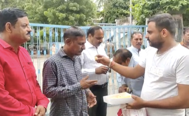 बिलकिस बानो के रेपिस्टों की बड़ी तेजी से हुई रिहाई, दो हफ्ते में ही केंद्र सरकार ने दे दी थी मंजूरी : 10 बातें
