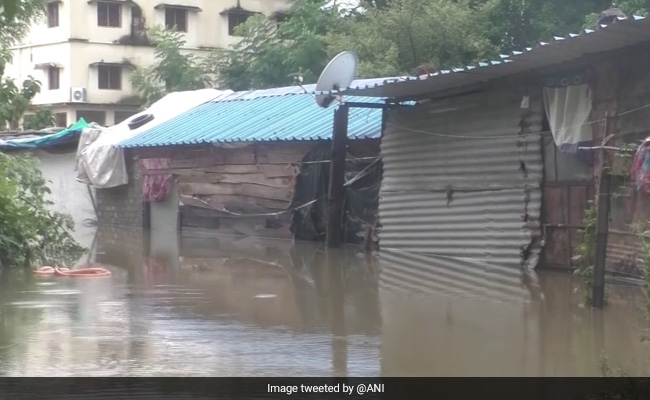 ओडिशा : लगातार हो रही तेज बारिश के कारण बाढ़ जैसे बने हालात, नदियों का बढ़ा जल स्तर