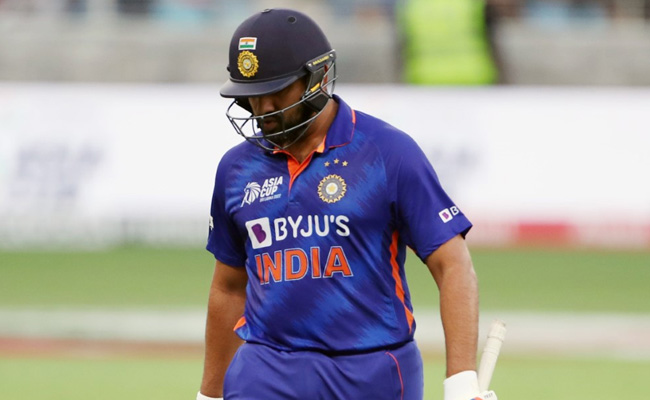 "वह थका और घबराया हुआ है", रोहित शर्मा के बारे में पूर्व पाकिस्तानी कप्तान ने दिया बड़ा बयान, देखिए VIDEO