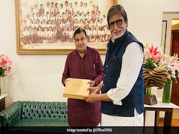 How Many Amitabh Bachchans Do You See In This Photo? Hint: It's Over 10 How Many Amitabh Bachchans Do You See In This Photo? Hint: It's Over 10