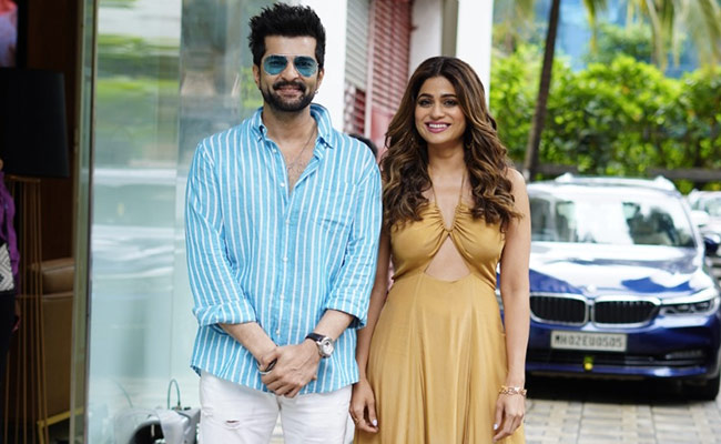 Post Split, Shamita Shetty And Raqesh Bapat Smile For Cameras While Promoting Their Song <i>Tere Vich Rab Disda</i>