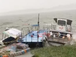 भारी बारिश ने किया BHOPAL का हाल-बेहाल, बड़े तालाब में उफनती लहरों में डूबता नजर आया क्रूज भारी बारिश ने किया BHOPAL का हाल-बेहाल, बड़े तालाब में उफनती लहरों में डूबता नजर आया क्रूज