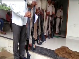 मध्य प्रदेश में वनकर्मी क्यों सरकार के पास जमा करा रहे हैं अपने हथियार? मध्य प्रदेश में वनकर्मी क्यों सरकार के पास जमा करा रहे हैं अपने हथियार?