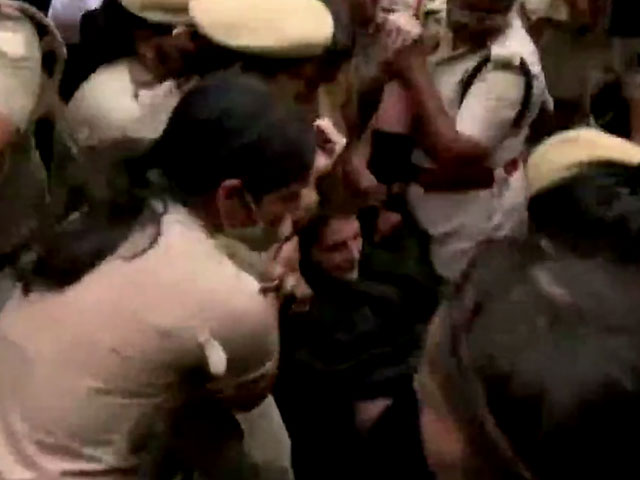Priyanka Gandhi Vadra Dragged Into Police Vehicle Amid Congress Protest