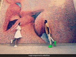 स्पेन में इस तरह छुट्टियां एंजॉय कर रहे हैं नयनतारा और विग्नेश, किस वॉल पर पोज़ दे शेयर की रोमांटिक तस्वीरें स्पेन में इस तरह छुट्टियां एंजॉय कर रहे हैं नयनतारा और विग्नेश, किस वॉल पर पोज़ दे शेयर की रोमांटिक तस्वीरें