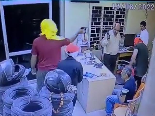 On Camera, Prayagraj Businessman Robbed Of Rs 6 Lakh At Gunpoint