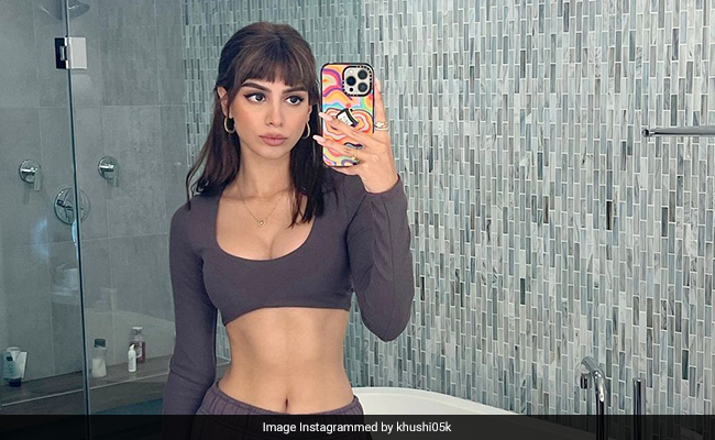 Khushi Kapoor Looks Chic Even In Athleisure And Her Mirror Knows It