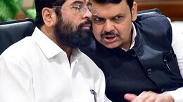नेमकं काय घडलं? फडणवीस-पवार रात्री उशिरा 'वर्षा'वर दाखल,  मुख्यमंत्र्यांसोबत महत्त्वाची बैठक