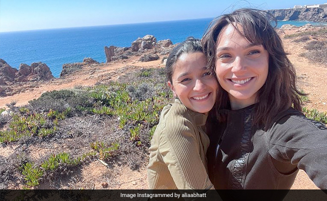 When Alia Bhatt Told Co-Star Gal Gadot About Pregnancy, "She Had A Lovely Reaction"