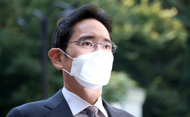Billionaire Samsung Boss, Convicted In Bribery Case, Gets Presidential Pardon