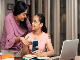 इस तरह बनाएं अपने बच्चों को आत्मनिर्भर, उनमें खुद के काम करने की आदत पड़ने लगेगी इस तरह बनाएं अपने बच्चों को आत्मनिर्भर, उनमें खुद के काम करने की आदत पड़ने लगेगी